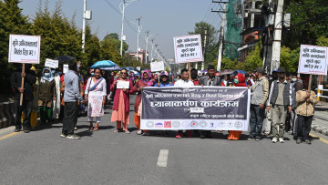 भूमि अभियन्ता रिहाइको माग गर्दै सुकुम्बासीहरूको विरोध प्रदर्शन (फोटो फिचर) 